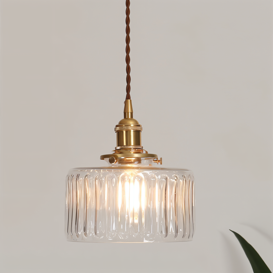Beige cylindrisk taklampa. Elegant pendellampa för sovrummet.