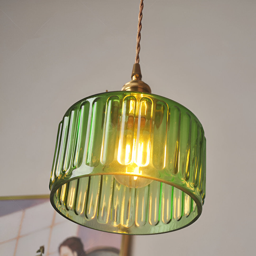 Justerbar vintage pendellampa. Cylindrisk design, perfekt för hemmet.