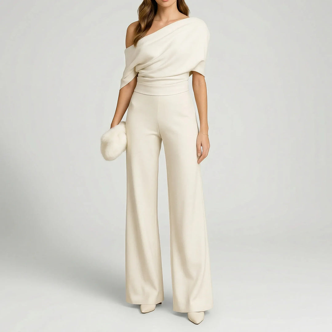 Stilren svart damjumpsuit Matilda, en bekväm heldräkt för kvinnor. Elegant för både vardag och fest.