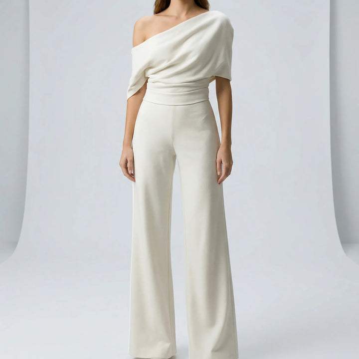 Cecile damjumpsuit, bekväm och stilren heldräkt för kvinnor. En elegant lösning för fest eller vardag.