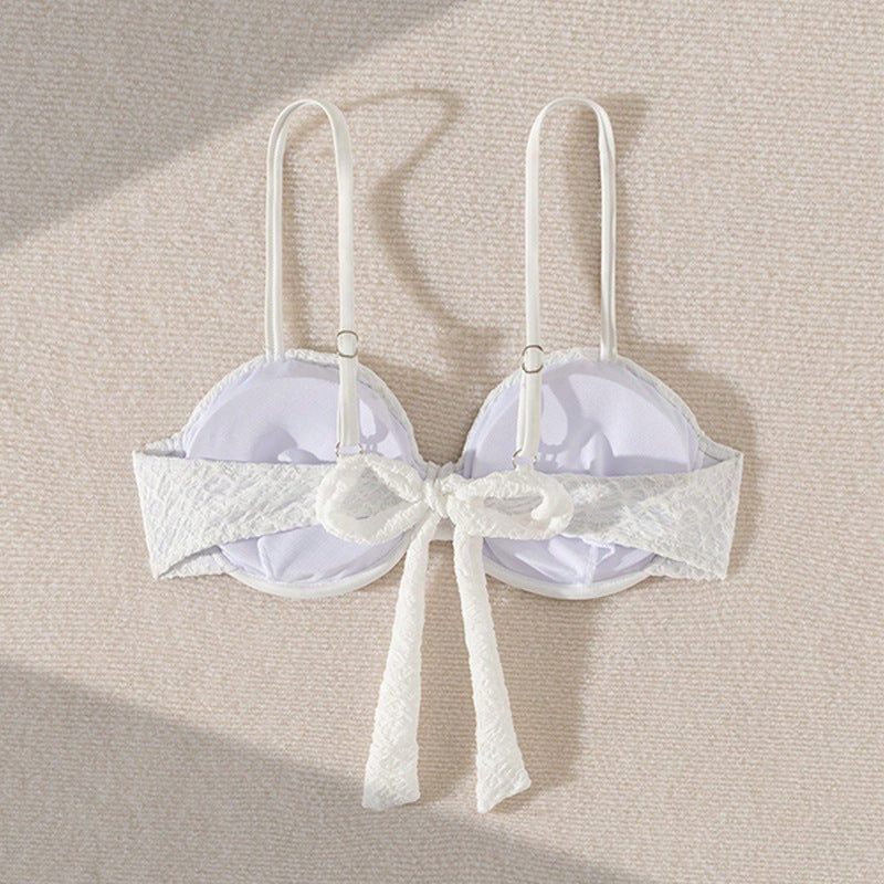 Bekväm dam push-up BH som formar och lyfter bysten. Vit spets-BH med feminin design för underkläder.