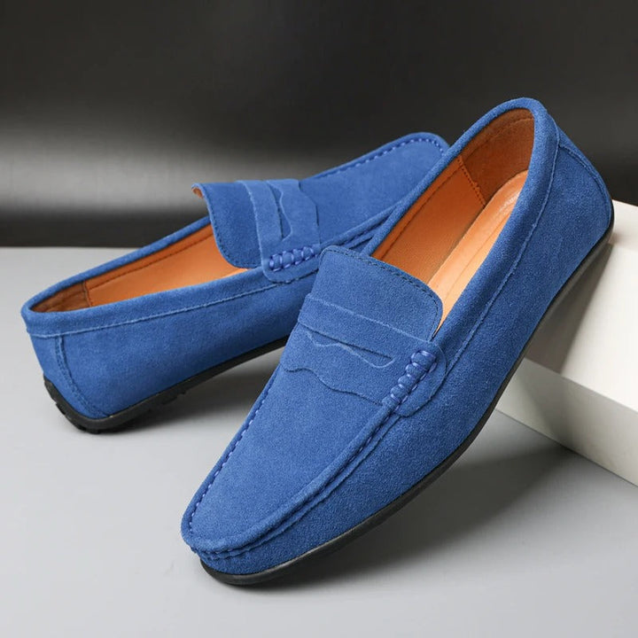 Svarta dressade loafers i herrmodell. Bekväma finskor som passar både vardag och fest.