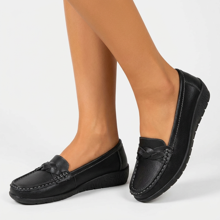 Snygga damloafers med flätad design, bekväma sommarskor. Mångsidiga slip-ons.