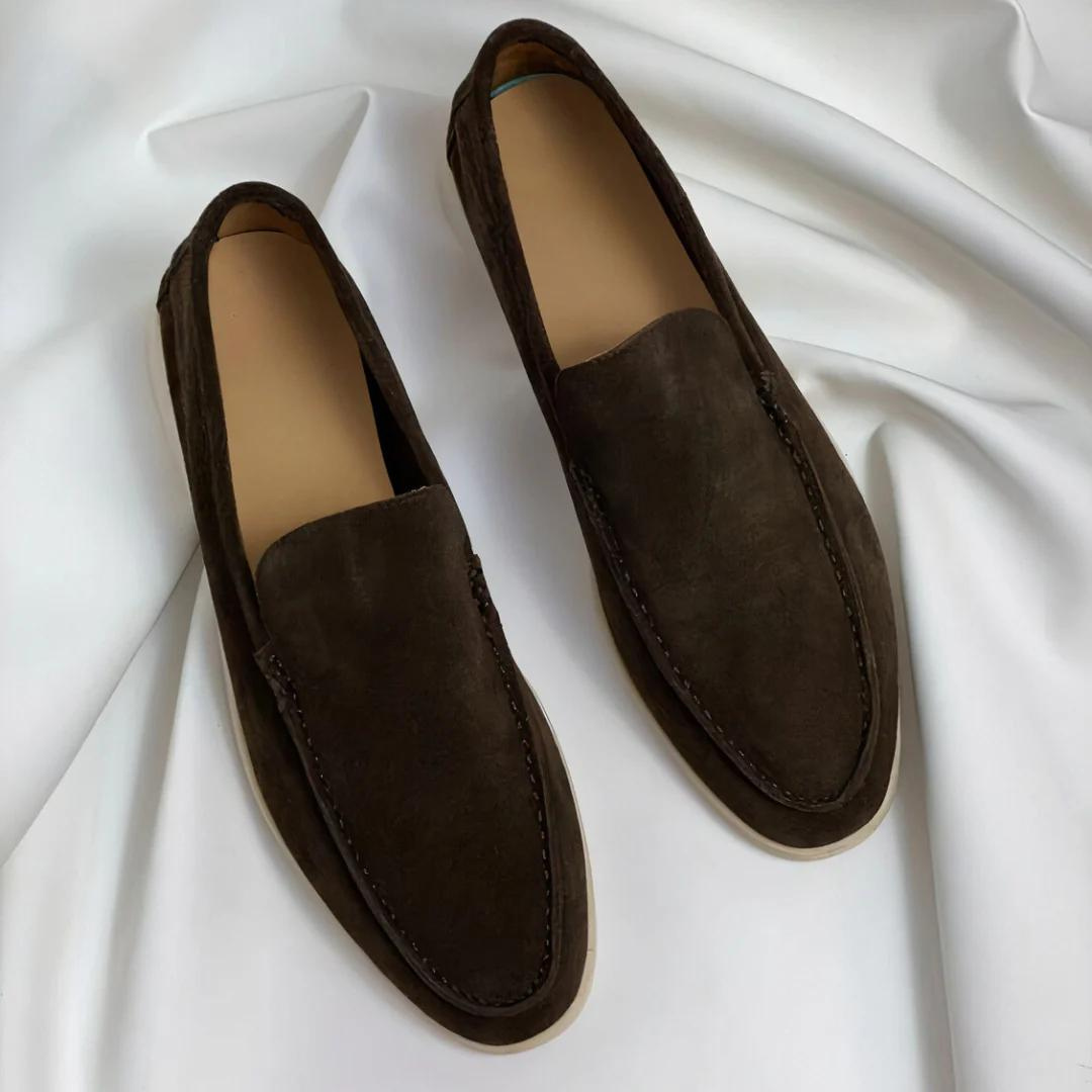 Bekväma herrloafers i klassisk design. Idealiska vårskor för män, eleganta för alla tillfällen.