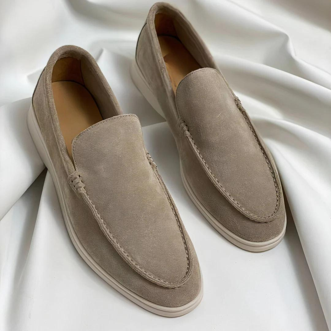Moderna herrloafers, stilrena vårskor. Lätta och bekväma mokasiner, perfekta för den stilmedvetne.