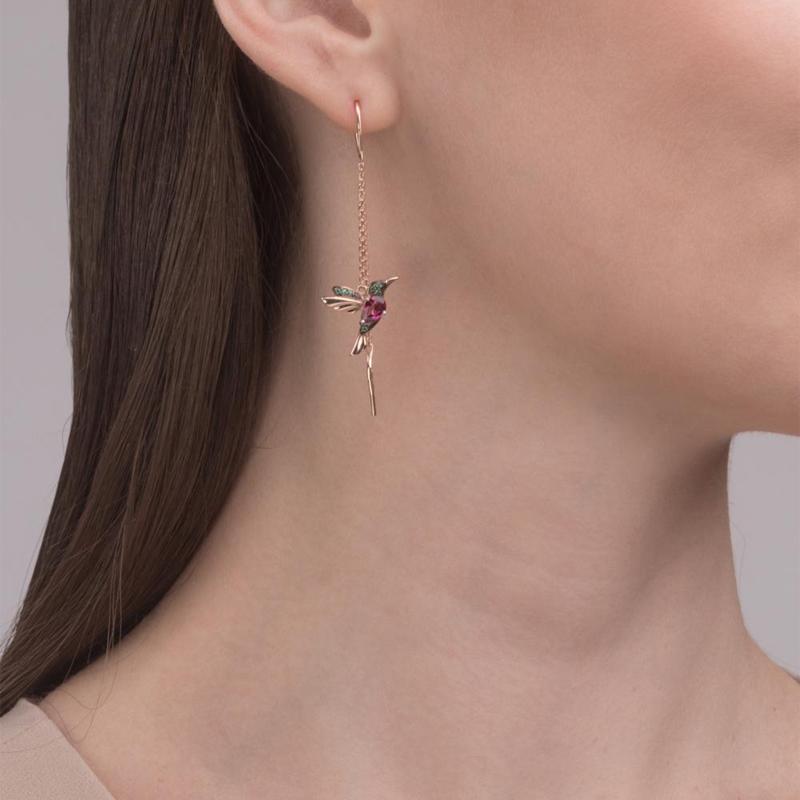 "Eleganta kolibriörhängen med blå zirkon, symbolisk design för kvinnor, lättviktiga och glänsande accessoarer."
