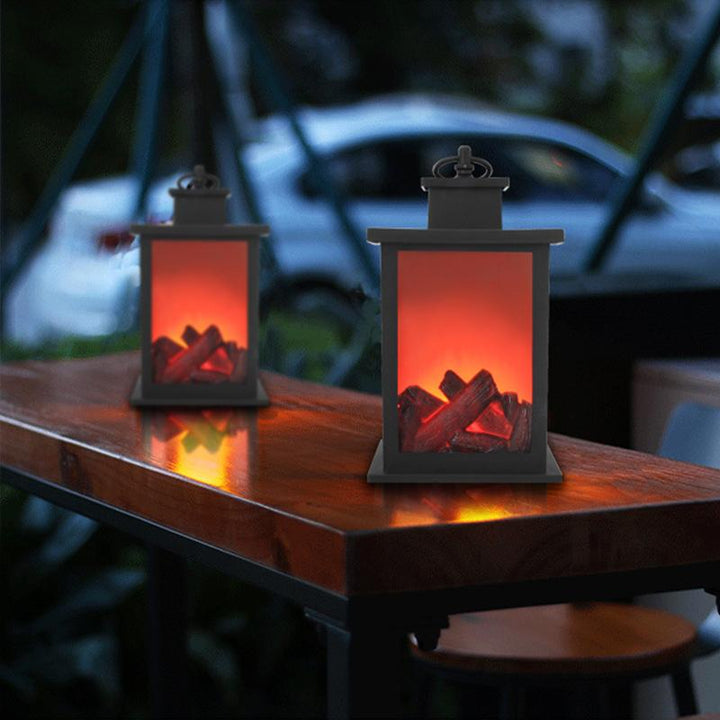 "Eleganta LED-flamlampa i metall med realistisk flammeffekt, skapar en varm atmosfär i hemmet, batteridriven och säker."