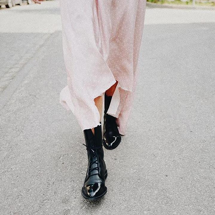 Stilrena damstövlar i brunt, perfekta höst- & vinterstövlar. Eleganta och bekväma damskor för mode.