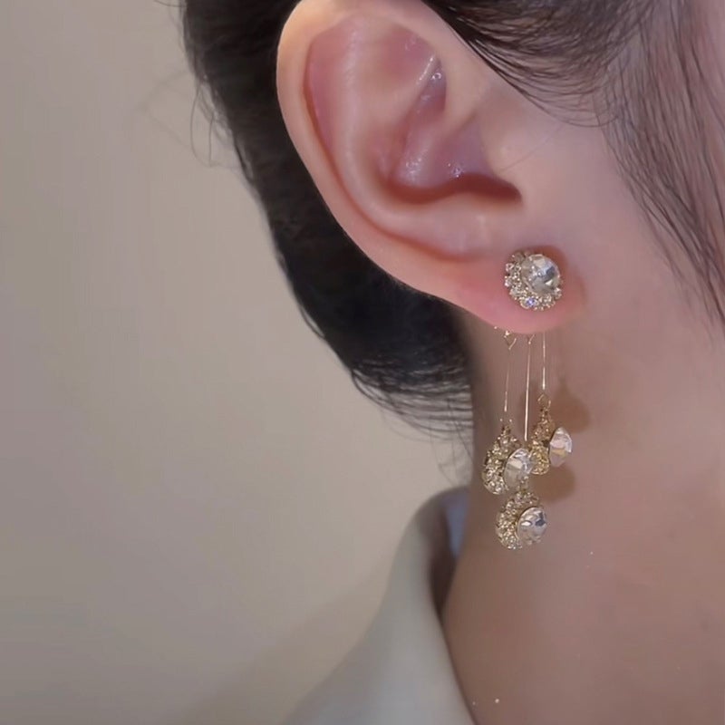 Damer Zirkon Rund Kronbladsörhängen i elegant design, bärande