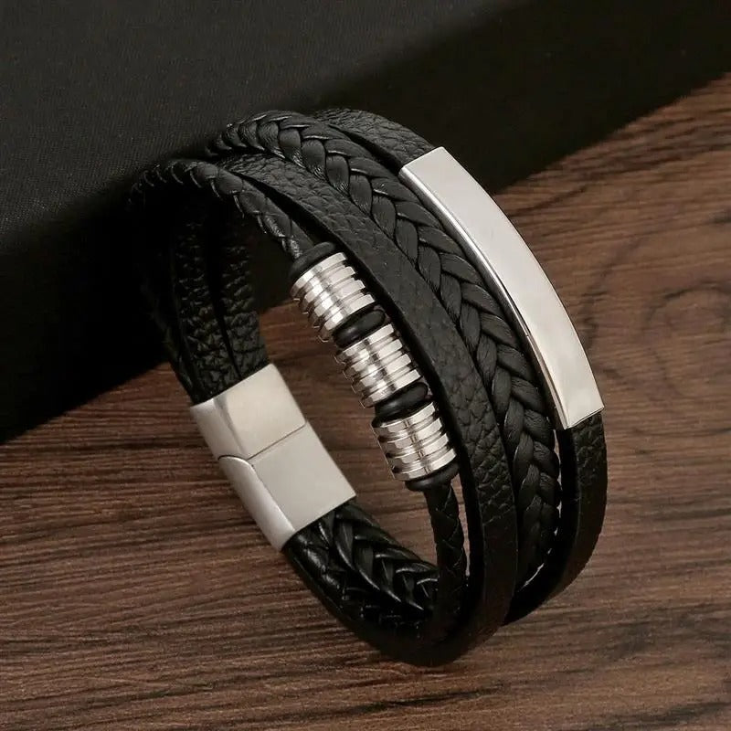 Elegant armbandsmodell i vintage-stil med silverdetaljer
