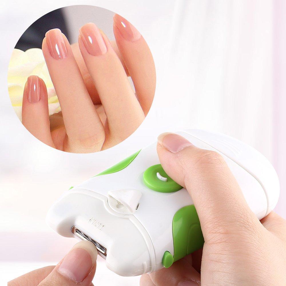 "Elektrisk nagelklippare i grön och vit med roterande blad och filningsfunktion för säker och jämn nagelvård."