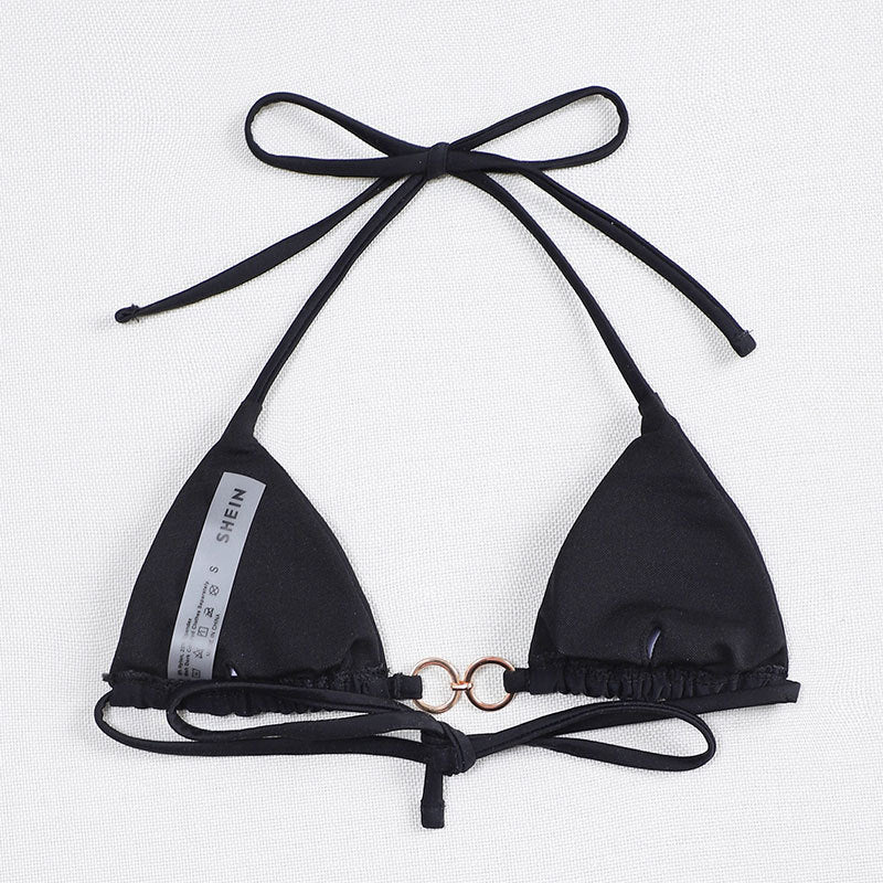 Baksida av damtriangelbikini med smidiga justerbara knytband, perfekt för en skön passform på stranden.