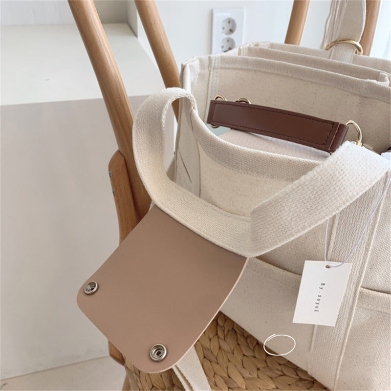 "Enfärgad dam tygkasse i robust canvas, med breda handtag och stor kapacitet. Perfekt som chic och hållbar väska."