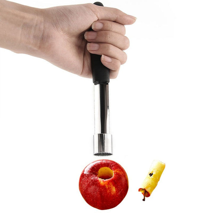 "Ergonomisk äpple corer i rostfritt stål med svart handtag, idealisk för kärning av frukt. Lätt att använda och rengöra."