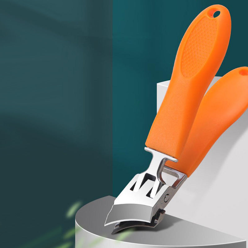 Nagelklippare i orange stående på vit yta med gröna detaljer
