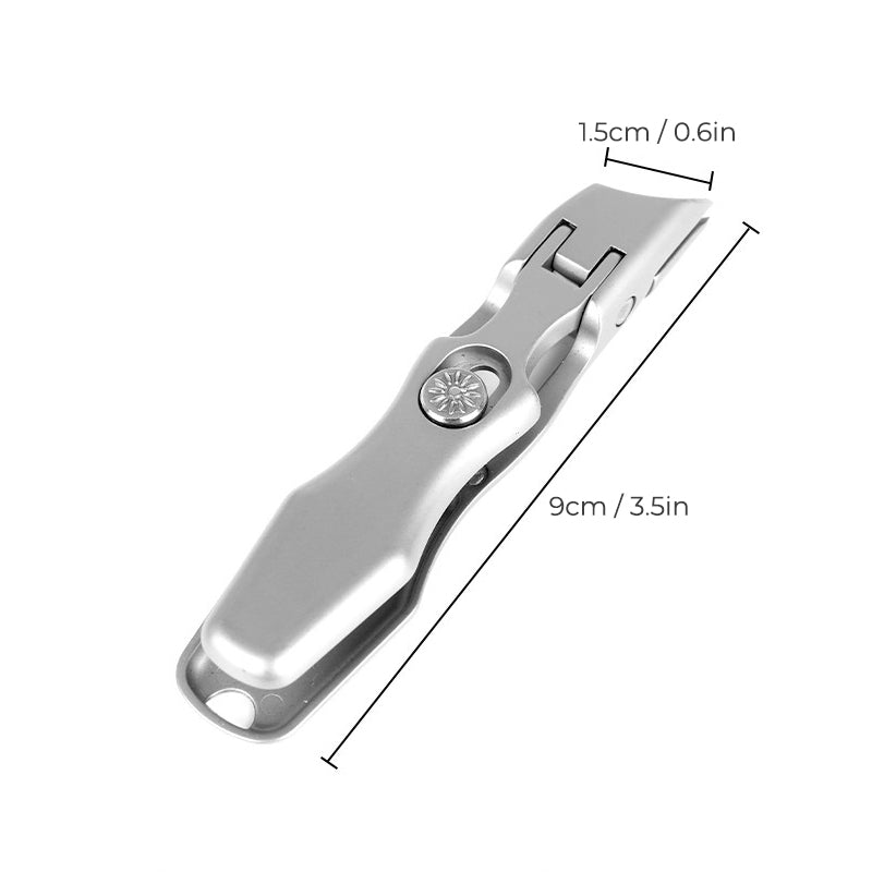 "Ergonomisk silver sned nagelklippare i rostfritt stål, stilrent och skarpt verktyg för perfekt nagelvård."