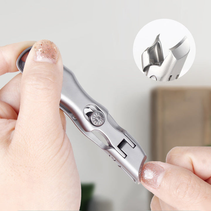 "Ergonomisk silver sned nagelklippare i rostfritt stål, stilrent och skarpt verktyg för perfekt nagelvård."