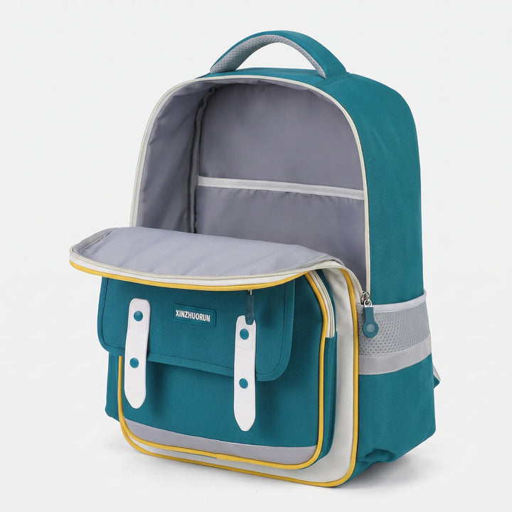 Vattentålig skolryggsäck med robust design, skyddar böcker och skolmaterial i alla väder.