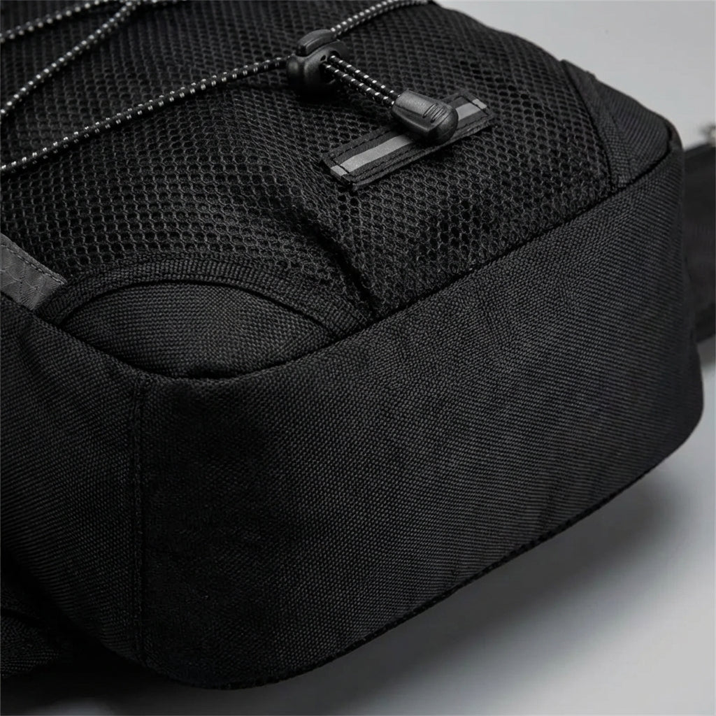 Vattentålig outdoorryggsäck, slitstark unisex design, perfekt för cykel & friluftsliv i alla väder.