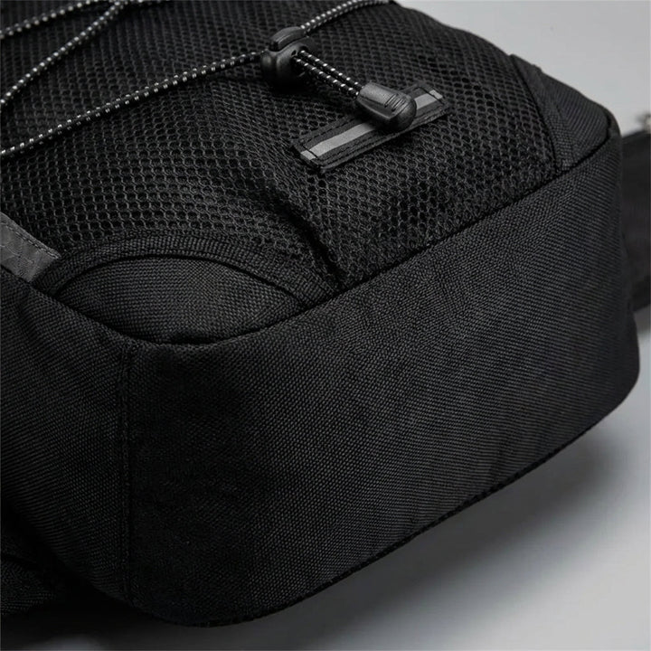 Vattentålig outdoorryggsäck, slitstark unisex design, perfekt för cykel & friluftsliv i alla väder.