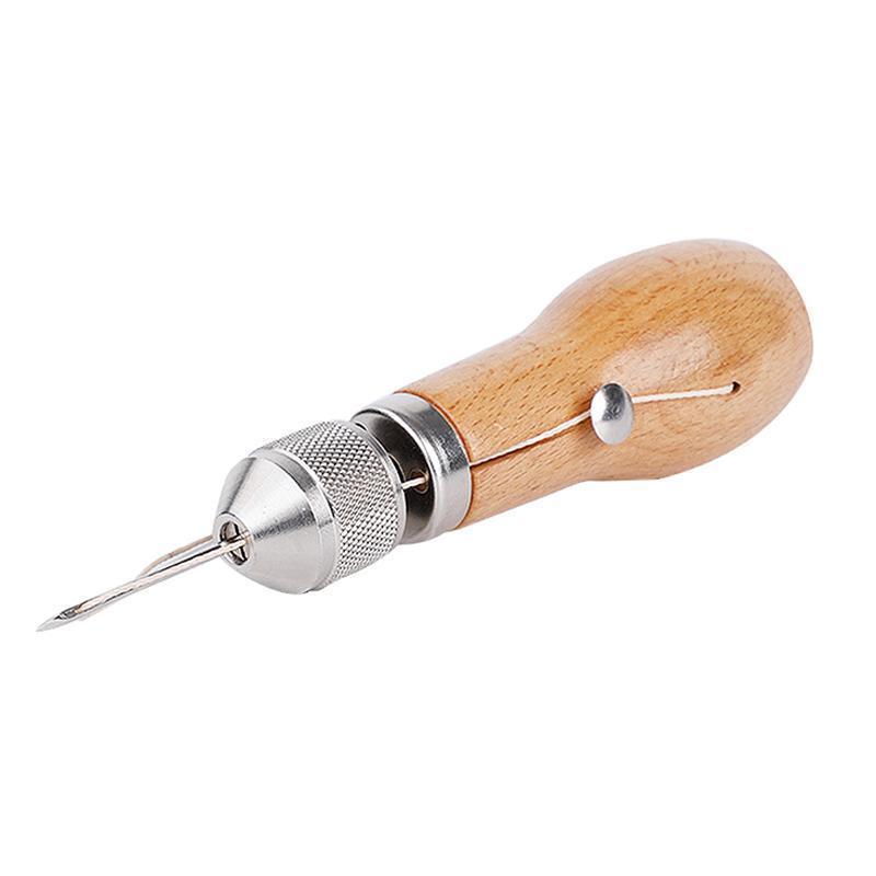 Ergonomiskt syttillbehör med lövträhandtag, perfekt för arbete med läder och tyg, ger komfort och precision.