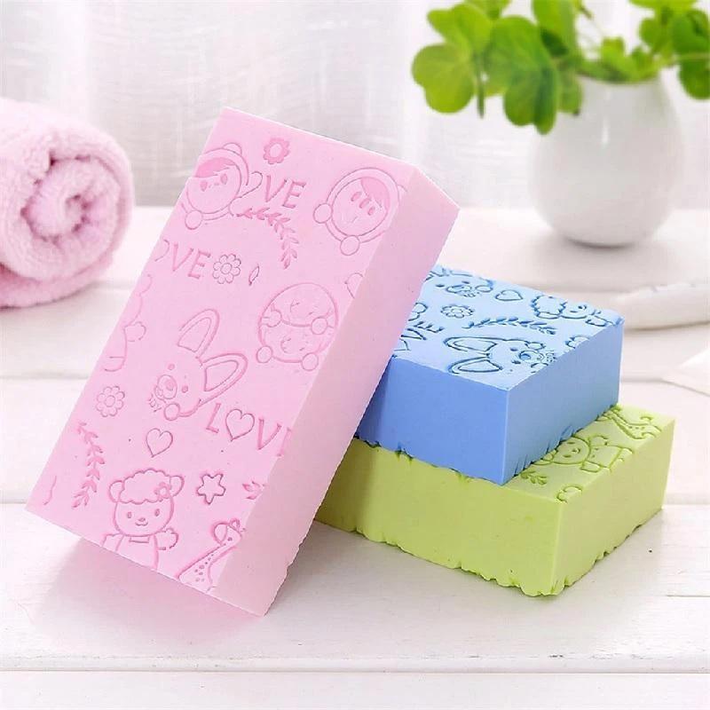 "Exfolierande unisex badsvamp för mjukare hud, i livfulla färger som blå och rosa, mot döda hudceller, maximerar mjukhet."