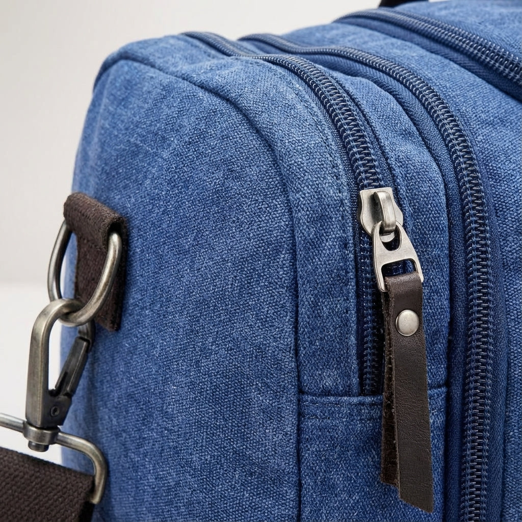 Hållbar WeekenderPro canvas weekendväska, expanderbar design för extra packutrymme, perfekt som resväska.