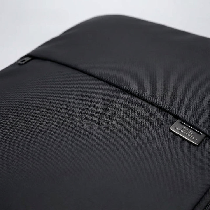 Mångsidig expanderbar ryggsäck. Unisex design, perfekt som handbagage för alla dina äventyr.
