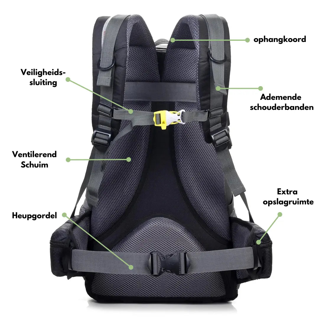 Person bär ExplorerMax 40L utomhusryggsäck på vandring. Rymlig för camping & reseutrustning.