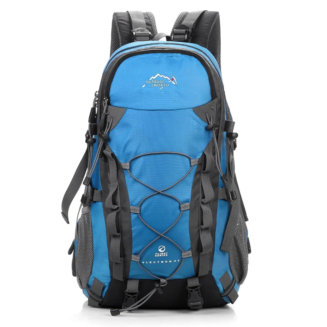 Närbild ExplorerMax äventyrsryggsäck i slitstarkt material. Optimal för trekking & höst-friluftsliv.