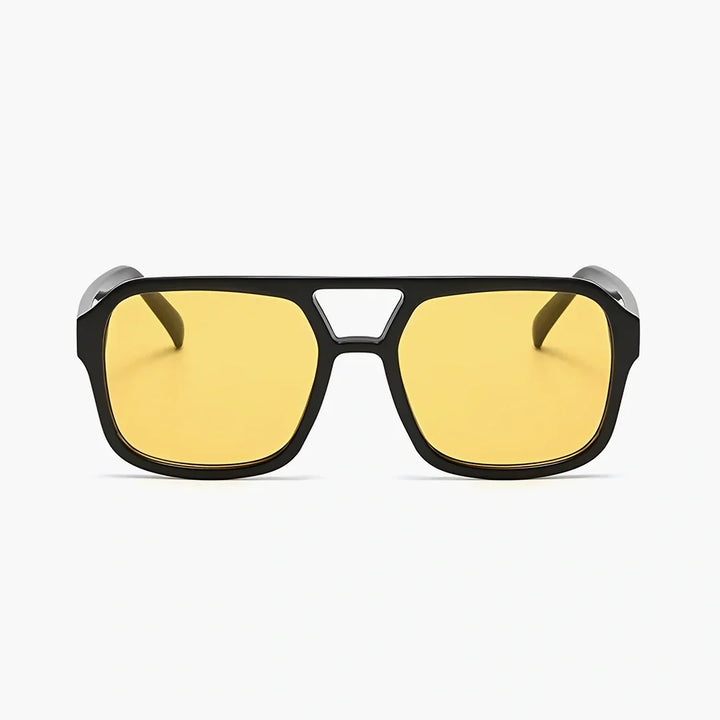 Snygga accessoarer solglasögon i unisex-modell på modell
