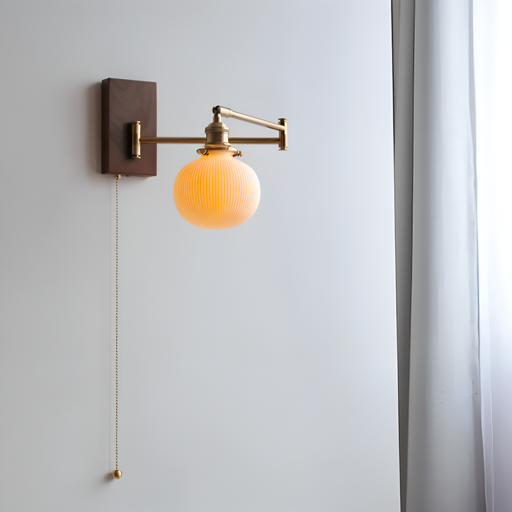EzyGlow justerbar LED vägglampa, modern design för inomhusbelysning i hemmet.