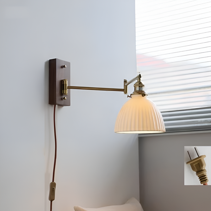 Mångsidig EzyGlow justerbar vägglampa, modern LED-belysning för hem, sovrum & läshörna.