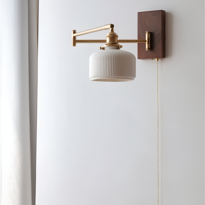 Justerbar EzyGlow vägglampa med modern design, perfekt som läslampa & stämningsbelysning.
