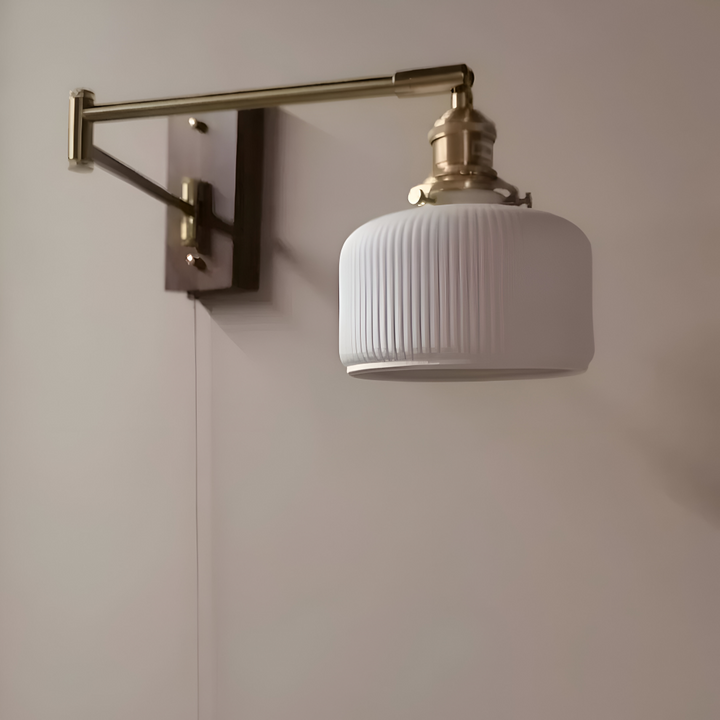 Modern EzyGlow vägglampa, justerbar LED-belysning idealisk som läslampa i hemmet.