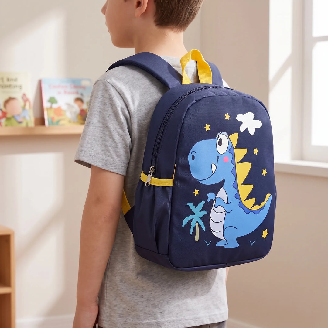 Färgglad barnryggsäck med tecknad dinosaurie, perfekt för förskola och dagis.