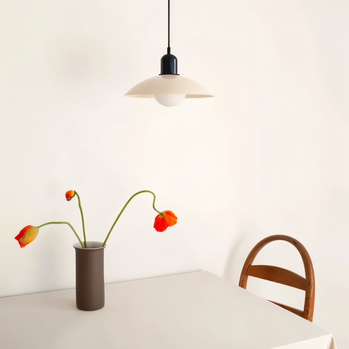 Designlampa: Färgglad kupolformad hänglampa i Bauhaus-stil med LED.