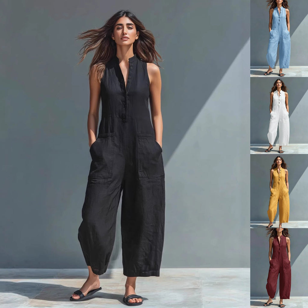Kvinna som bär svart ärmlös jumpsuit med fickor och V-ringning utomhus