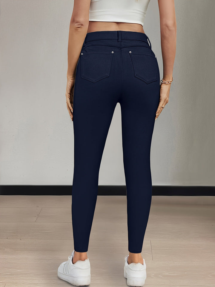 Grå högmidjade damjeans i snygg slim fit design framifrån