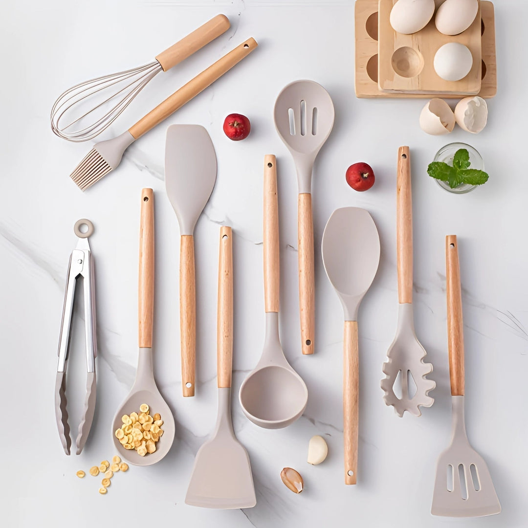 Komplett set med köksredskap och matchande hållare i modern design