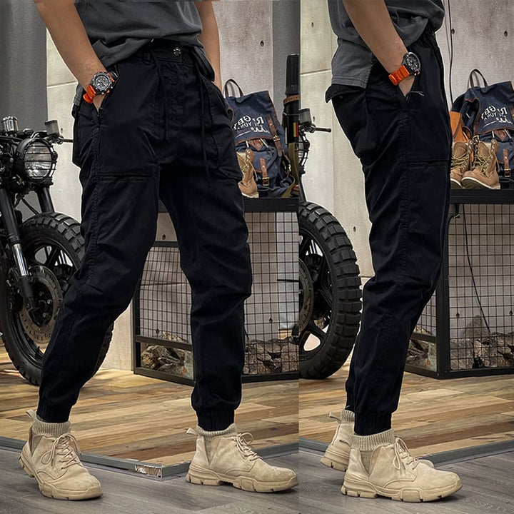 Snygga svarta cargobyxor i slim fit med stretch för herrar