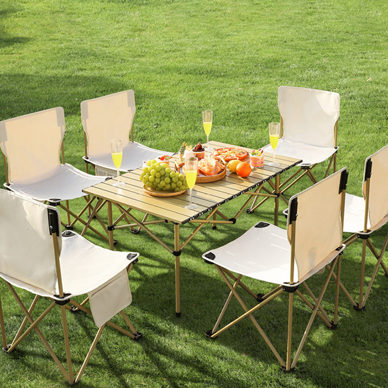 Fällbar campingstol i flera färger, robust design med sidofickor, tillverkad i oxfordväv och stålram för utomhusbruk.