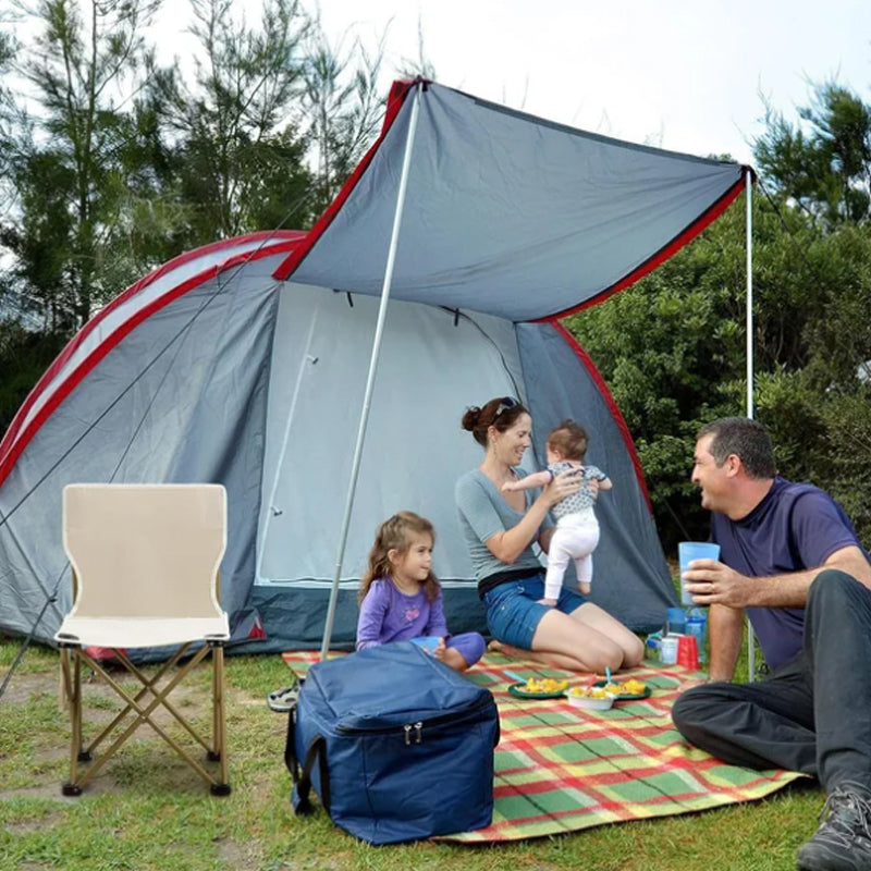 Fällbar campingstol i flera färger, robust design med sidofickor, tillverkad i oxfordväv och stålram för utomhusbruk.