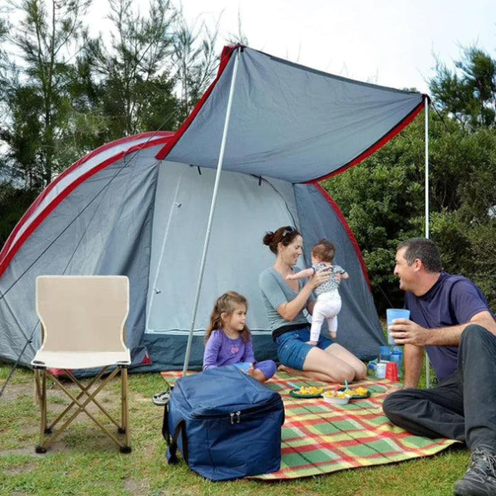Fällbar campingstol i flera färger, robust design med sidofickor, tillverkad i oxfordväv och stålram för utomhusbruk.