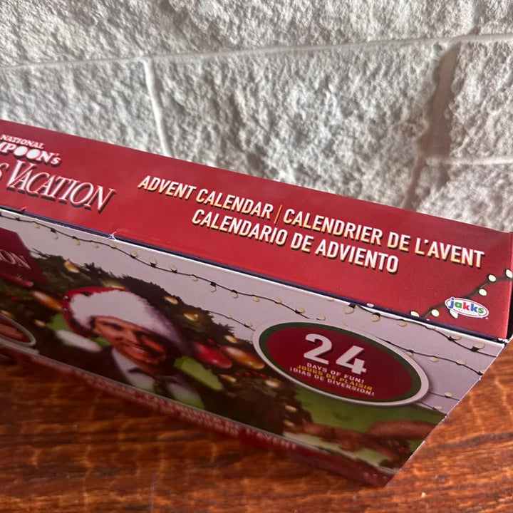 "Färgglad adventskalender med 24 luckor, lämplig för familjer. Perfekt juldekoration för ett hemtrevligt och festligt inslag.