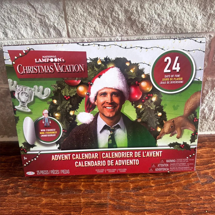 "Färgglad adventskalender med 24 luckor, lämplig för familjer. Perfekt juldekoration för ett hemtrevligt och festligt inslag.