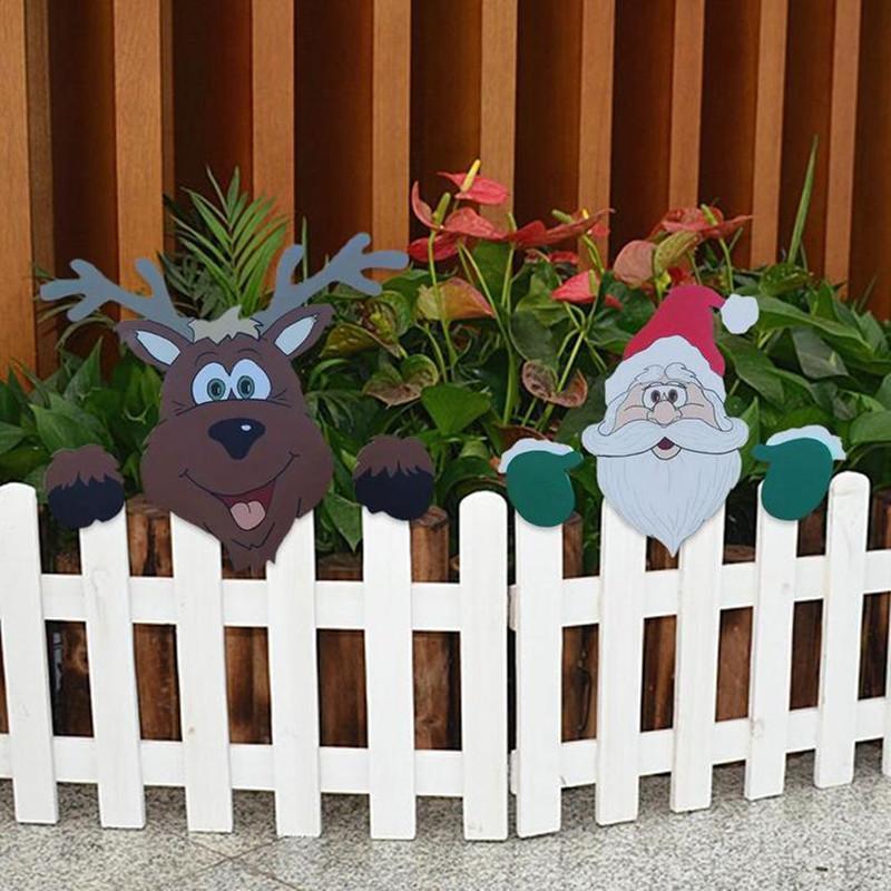 Färgglad julstaketdekoration med älgar och snögubbar för utomhusbruk, ger trädgården festlig julstämning.