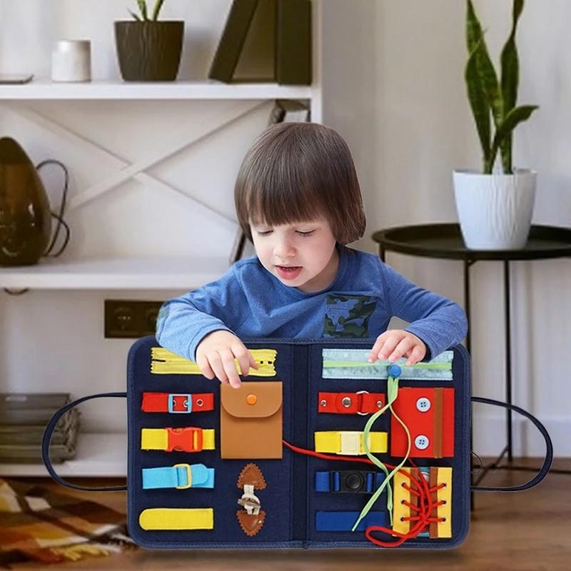 "Färgglad Montessori sysselbräda i trä med olika spännen, dragkedja och snäpplås för barn 2–7 år."