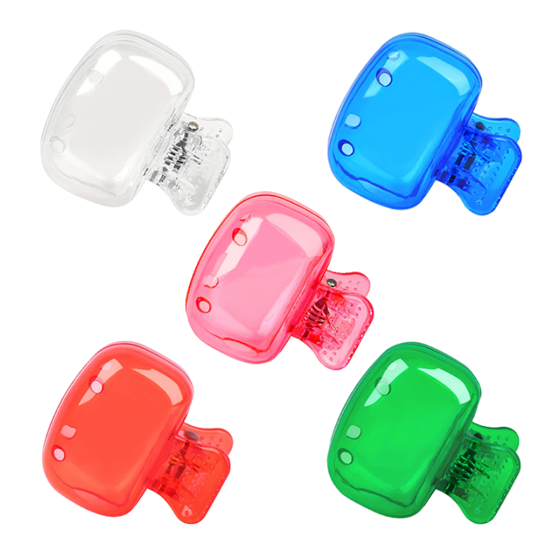 Färgglatt plastfodral för tandborste, set med fem olika färger: genomskinlig, blå, röd, grön, rosa. Perfekt för resor.