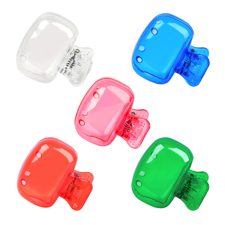 Färgglatt plastfodral för tandborste, set med fem olika färger: genomskinlig, blå, röd, grön, rosa. Perfekt för resor.